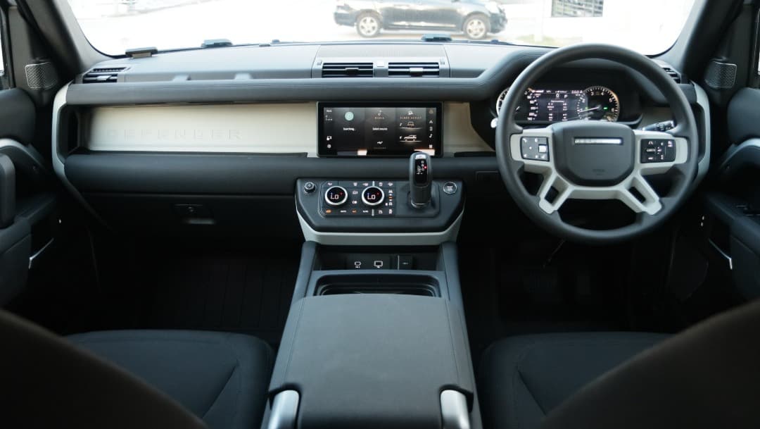 Land Rover Defender 90 P300,Airmatic 2023