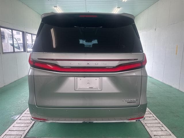 Lexus LM 2024