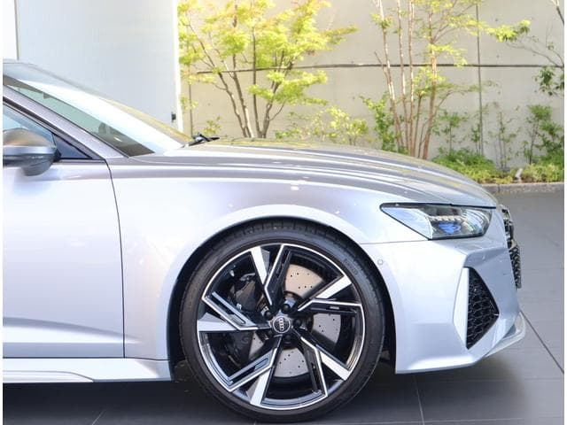 Audi RS6 AVANT 2022