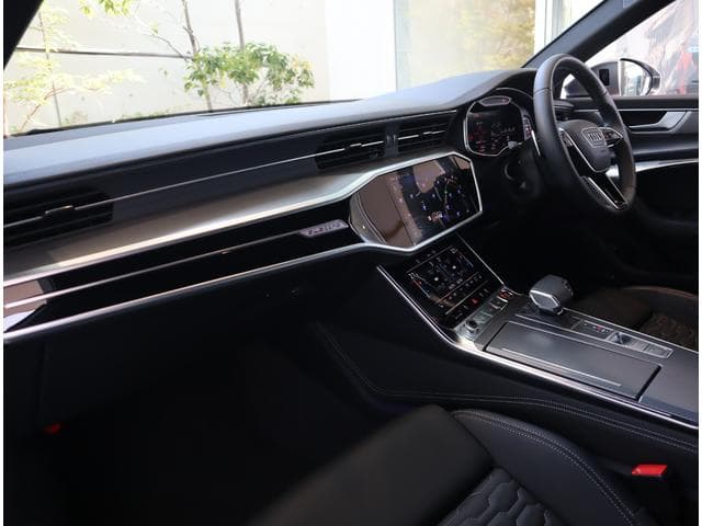 Audi RS6 AVANT 2022