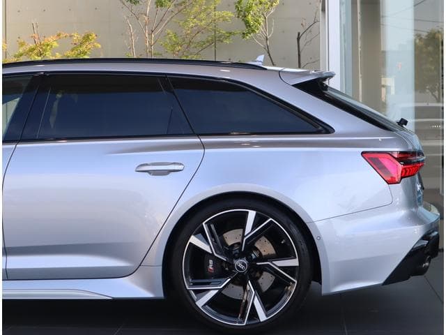 Audi RS6 AVANT 2022