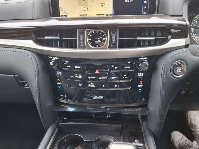 Lexus LX 2022