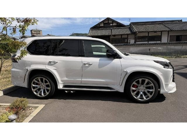Lexus LX 2022