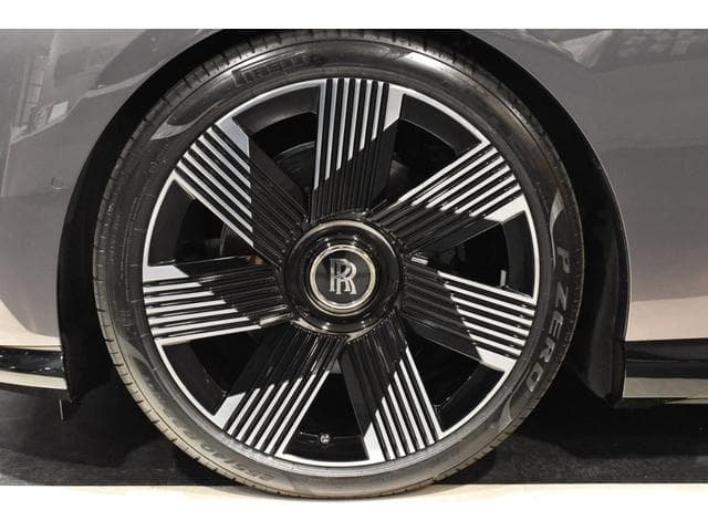 Rolls-Royce SPECTRE 2024